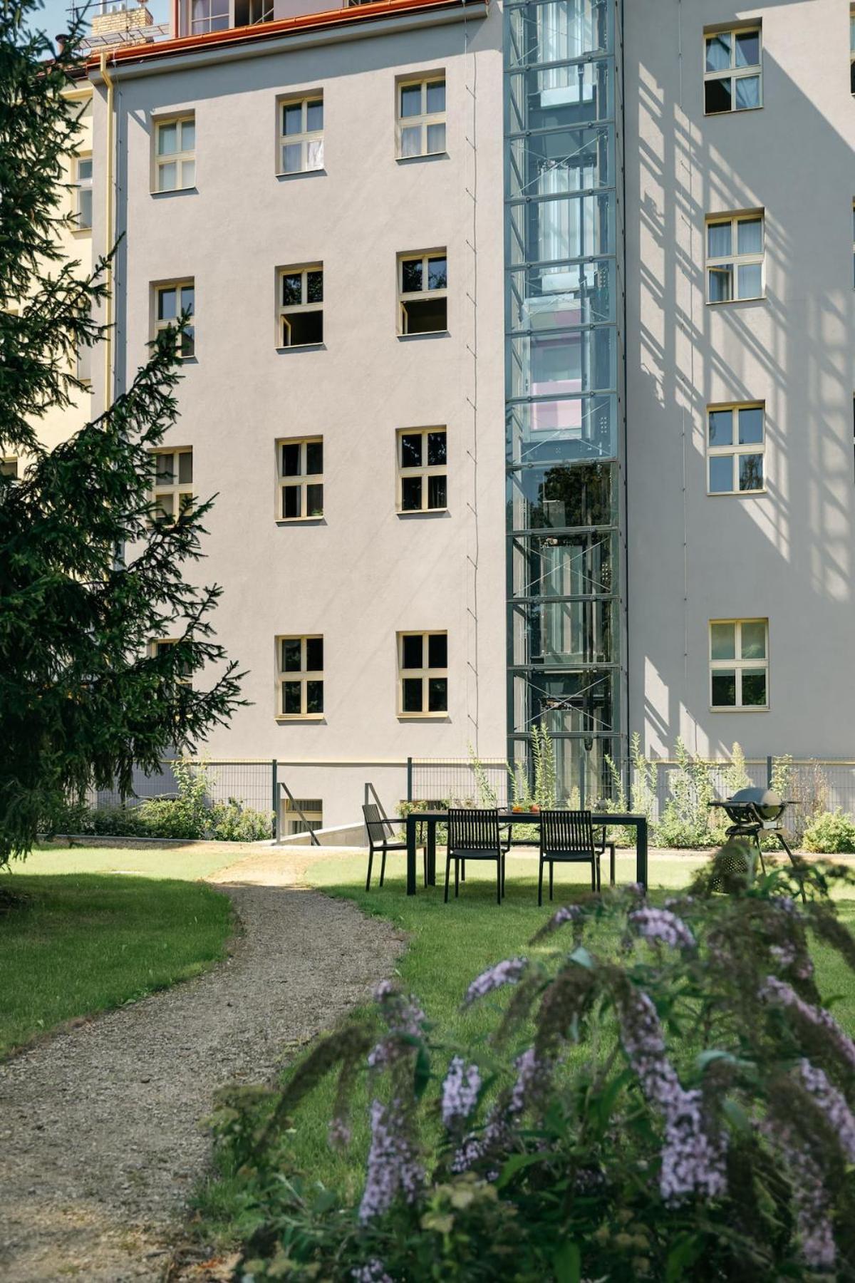 New! Mini-designer Rooftop Ac & Garden, Castle! Appartamento